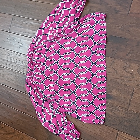 Crown & Ivy Pink, Navy Blue & White Patterned V-Neck Blouse size 2X - Picture 2 of 6